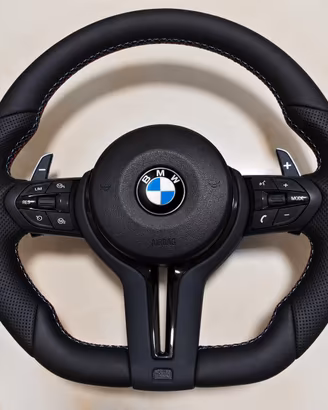 Volante sportito BMW con paddle e multifunzione