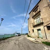 3 LOCALI A ROVITO