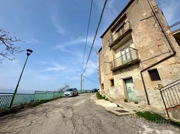 3 LOCALI A ROVITO