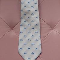 Cravatta bianca 7camicie con delfini