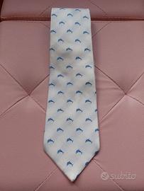 Cravatta bianca 7camicie con delfini