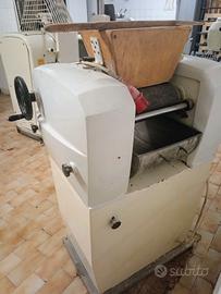 Raffiinatrice  macchina da lavoro
