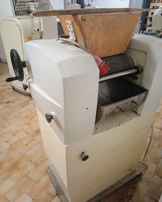 Raffiinatrice  macchina da lavoro