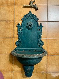 Fontana  di ferro con rubinetto in ottone