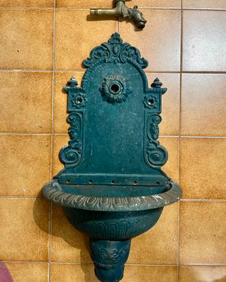 Fontana  in ghisa con rubinetto in ottone