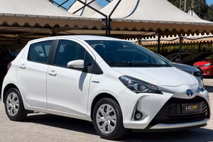 TOYOTA Yaris 1.5 Hybrid 5 porte Business