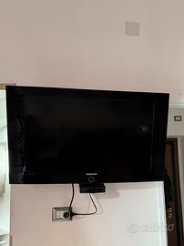 TV Samsung, con router compreso e base d’appoggio