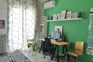 Stanza luminosa con balcone a nolo