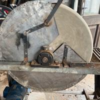 Smerigliatrice per arrotare coltelli e arnesi