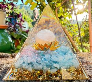 Piramide Orgonite Celestina Quarzo Rosa Loto