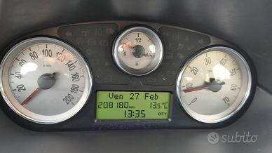  LANCIA YPSILON COLOR PRUGNA 