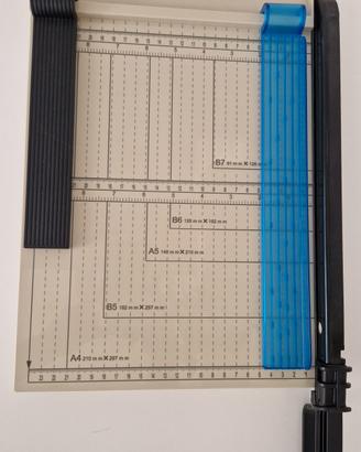 Taglierina per carta A4