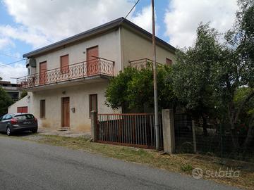 Fabbricato rurale con agrumeto