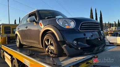 MINI COOPER D COUNTRYMAN R60 INCIDENTATA