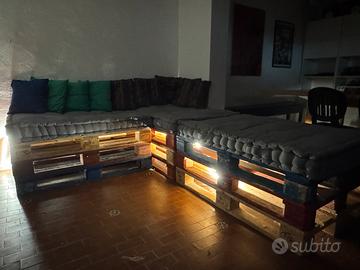 Divani in pallet 3 pezzi con cuscini e luci led