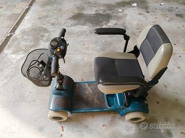Scooter elettrico , carrozzina elettrica