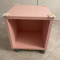 Comodino a cubo rosa con ruote cameretta bimbi