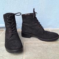 Stivaletti bassi polacchini in camoscio nero