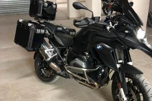 Gs 1200 Triple Black