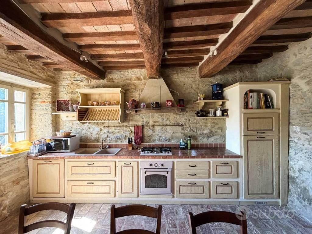Rustico / Casale di 230 m² con 3 locali e posto au - Altro