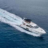 Noleggio LUXURY YACHT MANHATTAN 53 18 MT