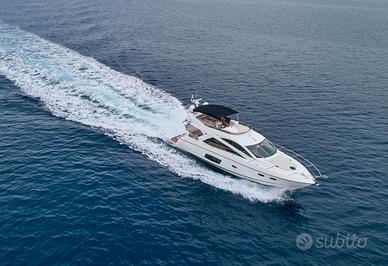 Noleggio LUXURY YACHT MANHATTAN 53 18 MT