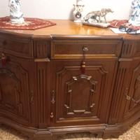 Credenza in stile