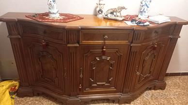 Credenza in stile