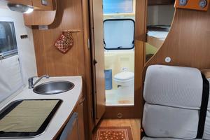 blu Camp Sky 51 su Ford 2200 CV.130 