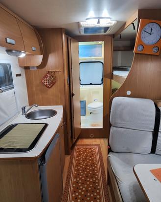 blu Camp Sky 51 su Ford 2200 CV.130 