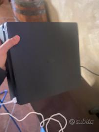 Ps4 condizioni buone + joystick leggere descrizion