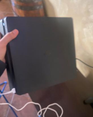 Ps4 condizioni buone + joystick leggere descrizion