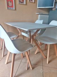 Set tavolo e 4 sedie