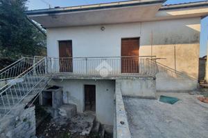 CASA SEMINDIPENDENTE A BOVILLE ERNICA