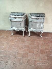Due comodini shabby  provenzali.