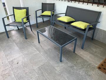 set tavolino con sedie da esterno