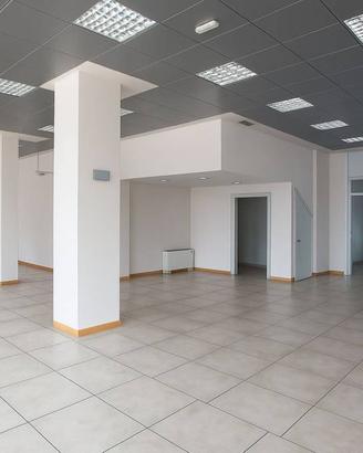 Immobile di 250 m² con 1 locale a Santarcangelo di