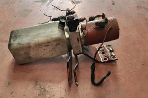 Pompa elettroidraulica sollevamento terzo asse Ive