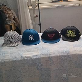 Cappelli New Era uomo. Multicolor con loghi.