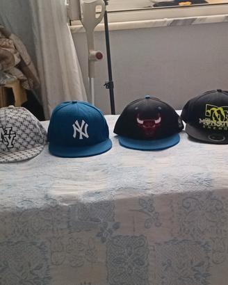 Cappelli New Era uomo. Multicolor con loghi.