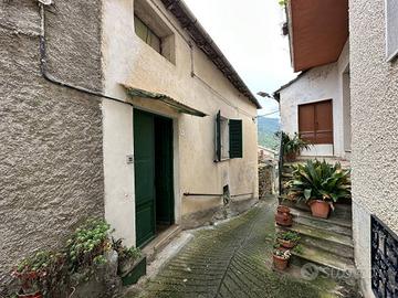 Rustico / Casale di 85 m² con più di 5 locali a Ca