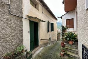 Rustico / Casale di 85 m² con più di 5 locali a Ca