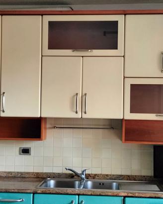 CUCINA ANGOLARE - ELETTRODOMESTICI - TAVOLE+SEDIE