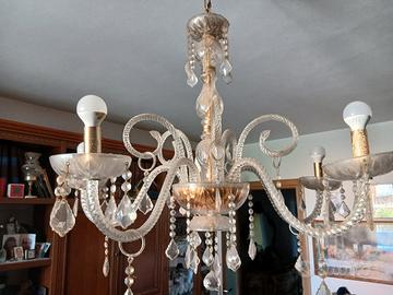 lampadario di cristallo.