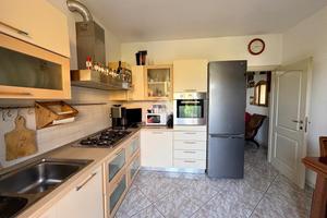 VILLA A SCHIERA A POGGIO TORRIANA