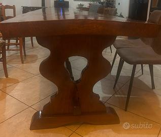 Tavolo meraviglioso, comodo,