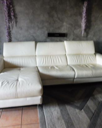 divano bianco pelle 