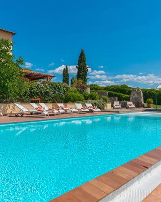 Strepitosa colonica con piscina