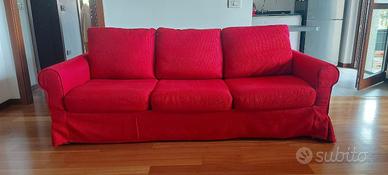 Divano letto rosso di Poltrone&Sofà