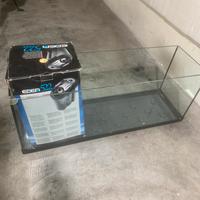 Acquario completo di luci e pompa esterna
